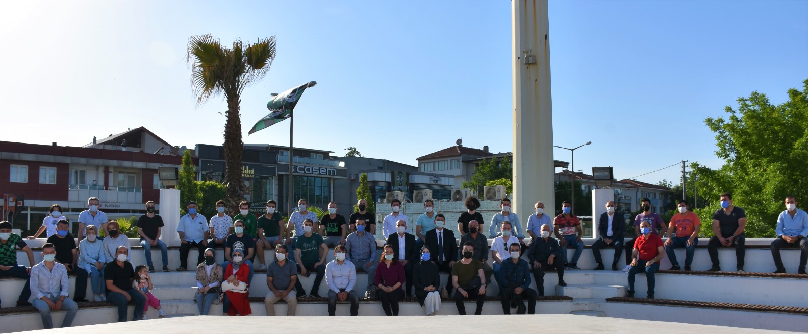 BAŞKAN KILIÇ GENÇLERİN HEDİYELERİNİ TAKDİM ETTİ (13)