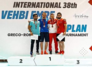 Büyükşehir’in güreşçisi ülkeye milli gururu yaşattı