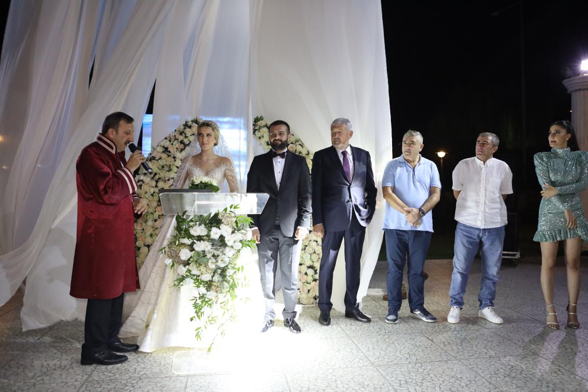 Furkan ve Didem çifti dünya evine girdi (4)