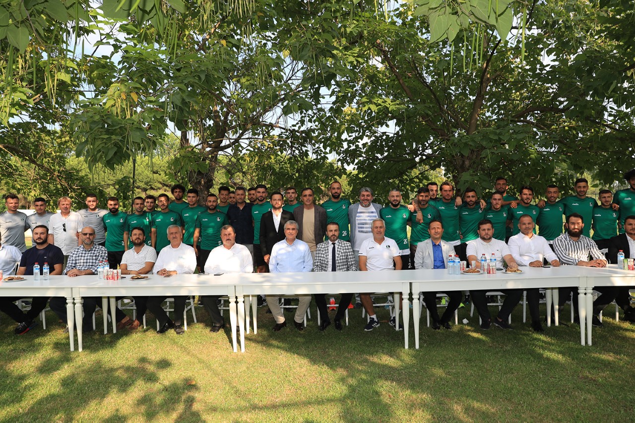 Sakaryaspor'u hak ettiği noktaya ulaştırmak”