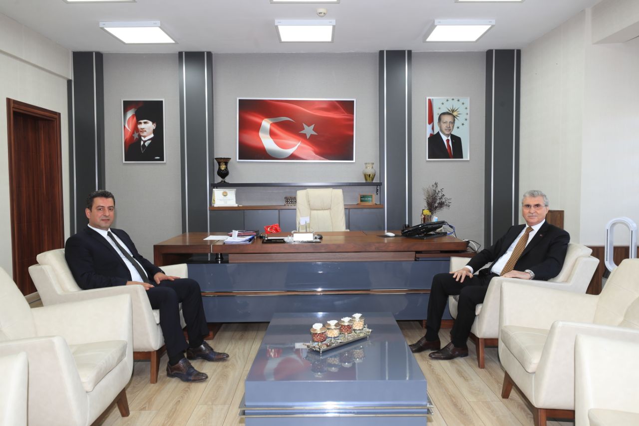 Başkan Ekrem Yüce, Milli Eğitim Müdürü Savaşçı’yı ziyaret etti