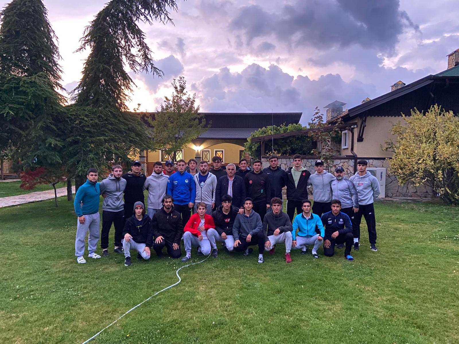 Güreşçilerden Dağ Kampı