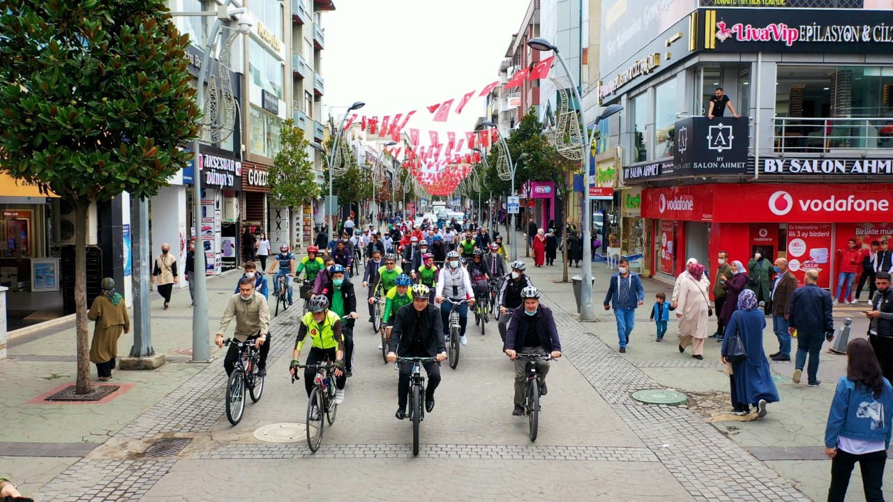 Otomobiller yerini pedallara bıraktı