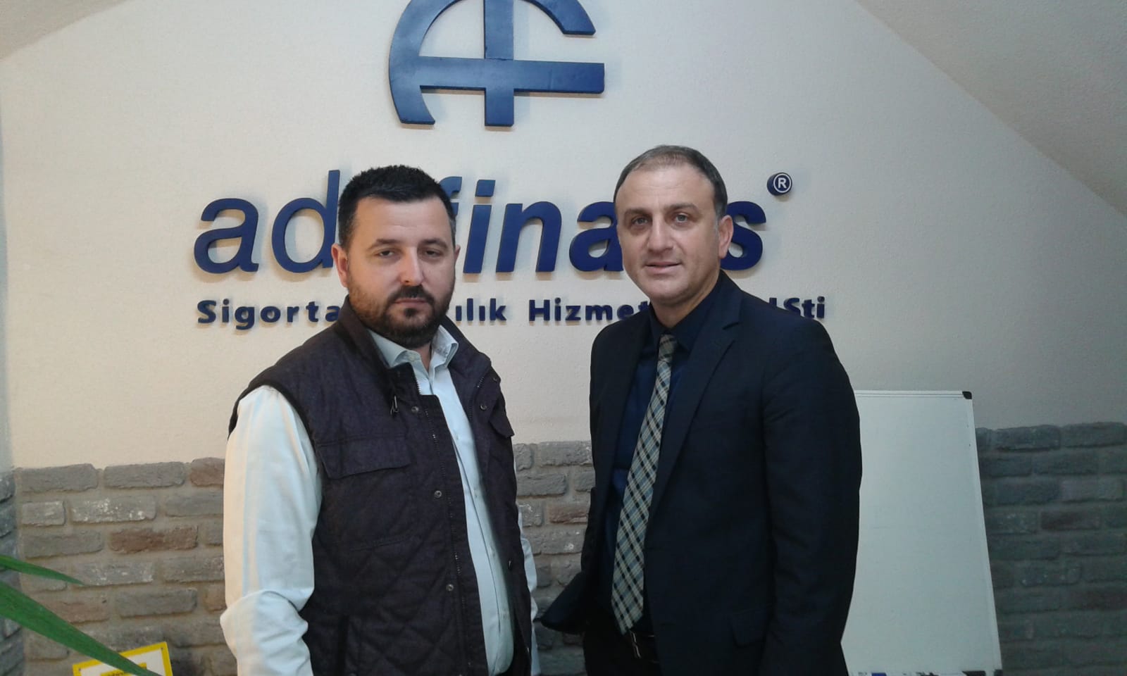 6ec040fb-6934-4ff2-aac1-35d9eb9704bb