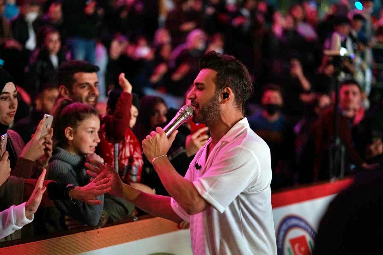 Ayçiçeği Vadisi’nde Emre Kaya