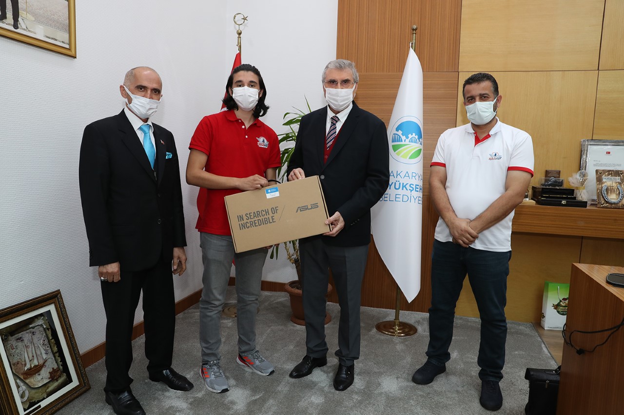 “Dünya Türkiye’nin teknolojik başarılarını konuşmaya devam edecek”