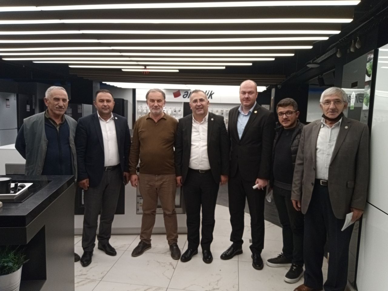 ''Elektrik firmaları adeta esnafa ortak''