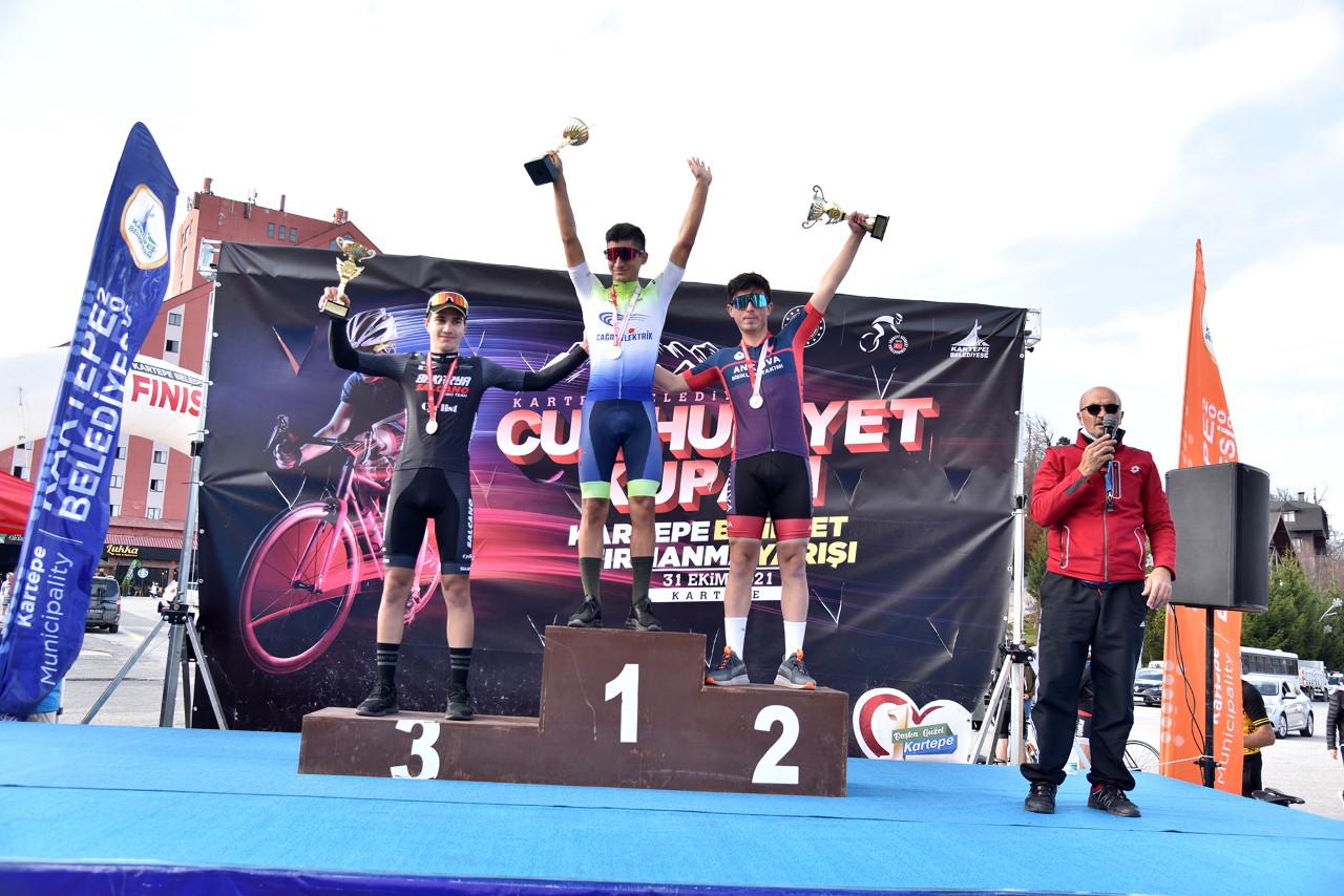 Genç pedal Kartepe’de kürsüy