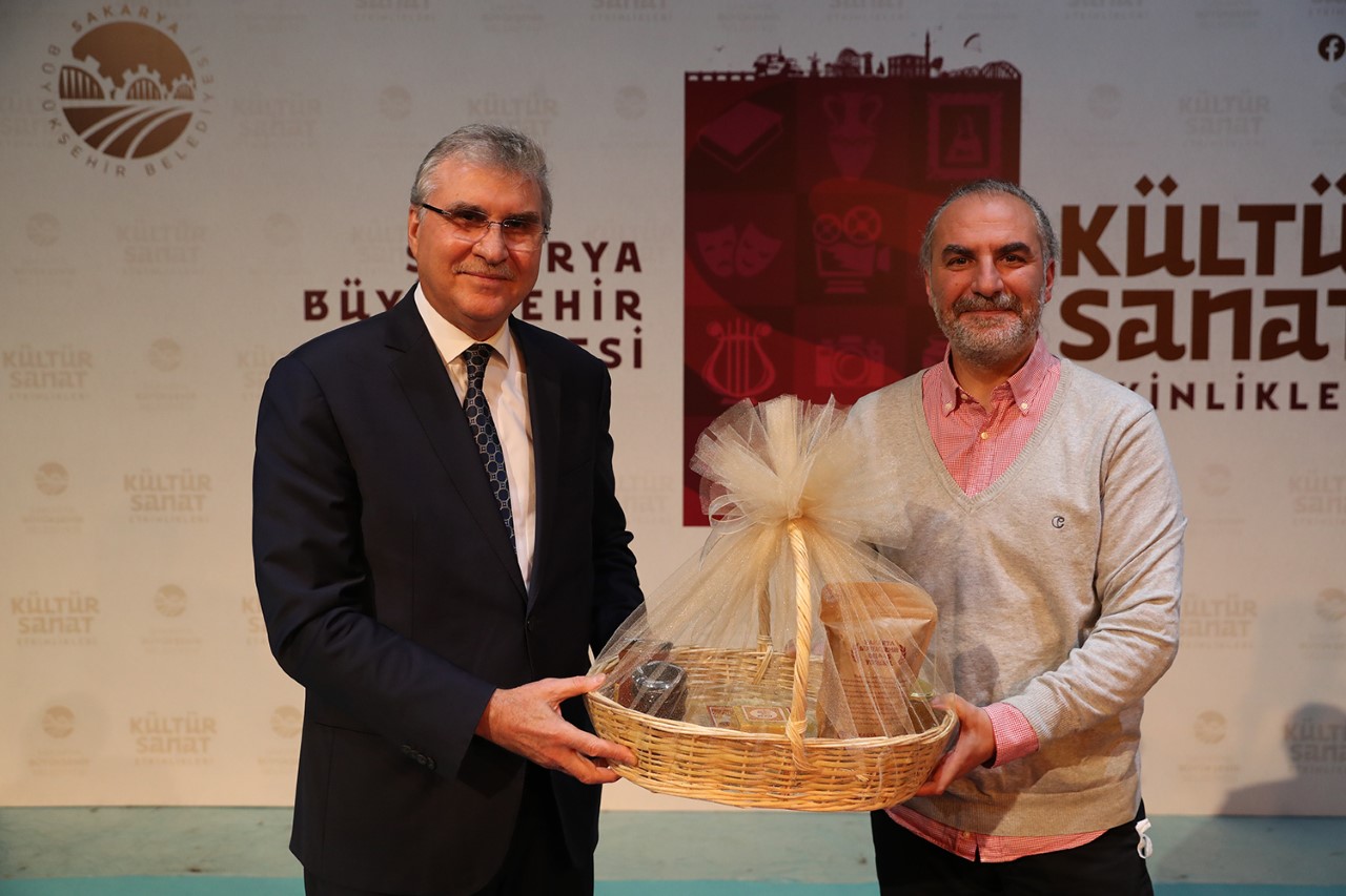 Bize düşen insanı savunmak