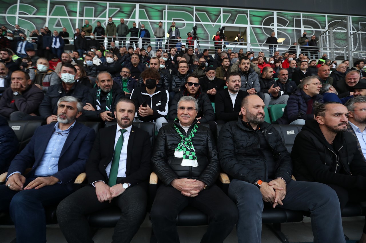 Sakaryaspor bu yıl şampiyon ol