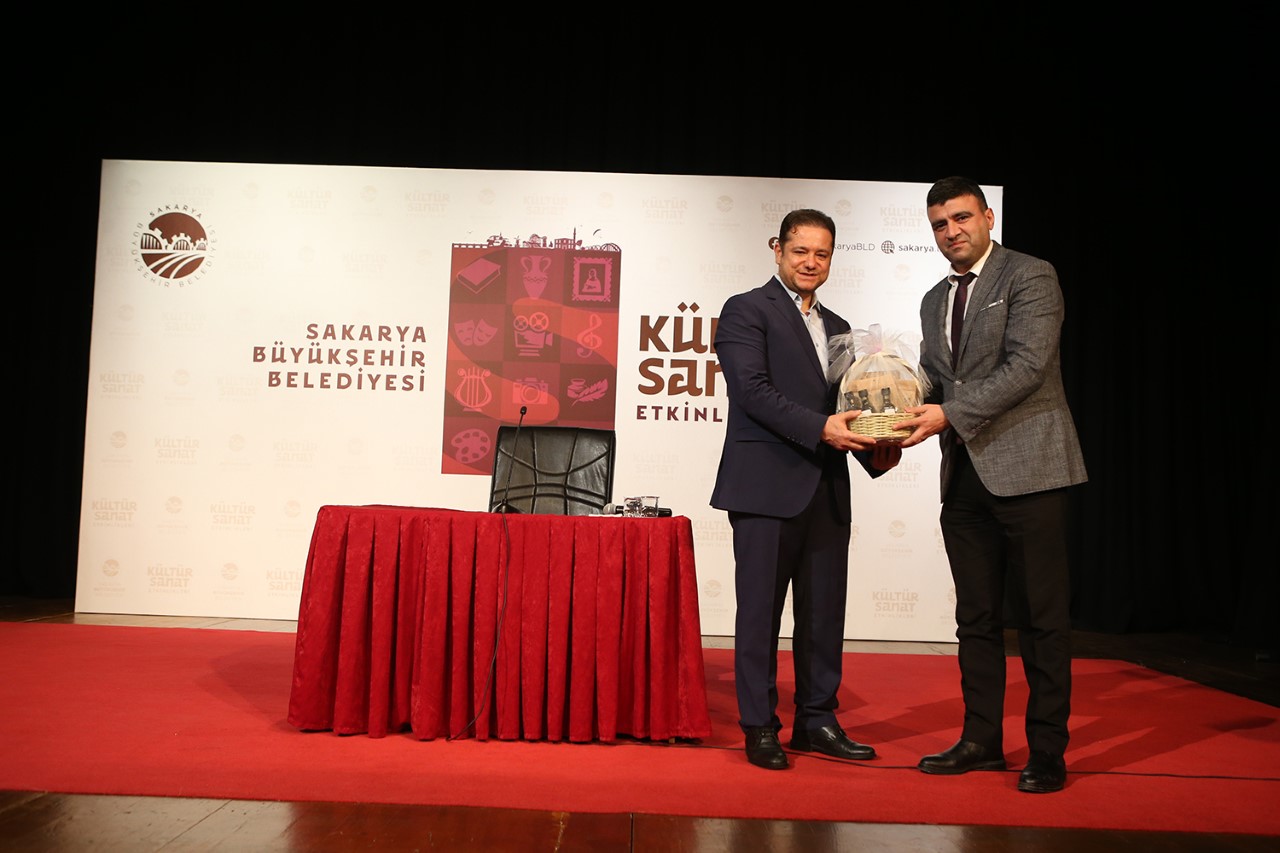 Hz. Peygamberin ahlakı Hz. Musa’nın asası gibidir”