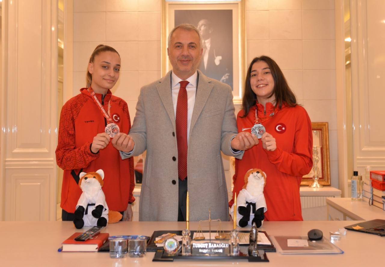 BAŞKAN BABAOĞLU’NDAN ŞAMPİYONLARA ÖDÜL