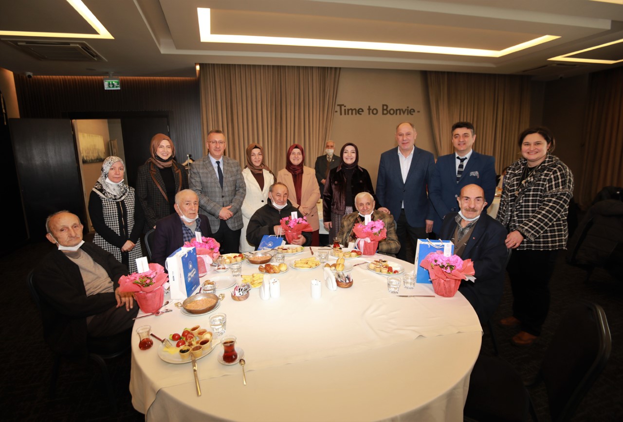 Yaşlılar Baş Tacımızd