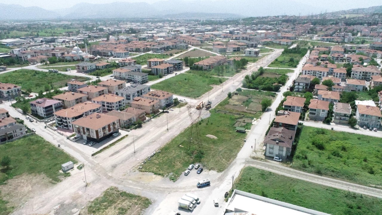 thumbnail_ERENLER ŞEHİT İLHAN ARAS CADDESİNDE VE BAĞLANTILI YOLLARDA ÇALIŞMALAR DEVAM EDİYOR (2)