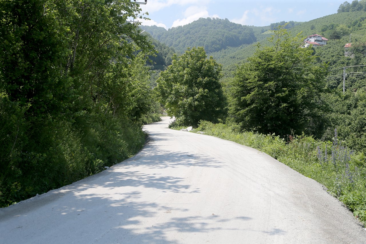 iki mahallesinde beton yol