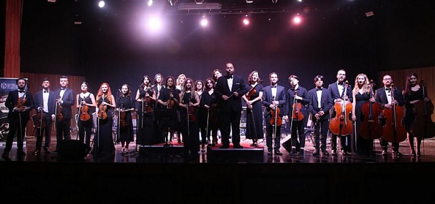 oda-orkestrasi-muhtesem-performansiyla-seyirciyi-kendine-hayran-birakti.jpg