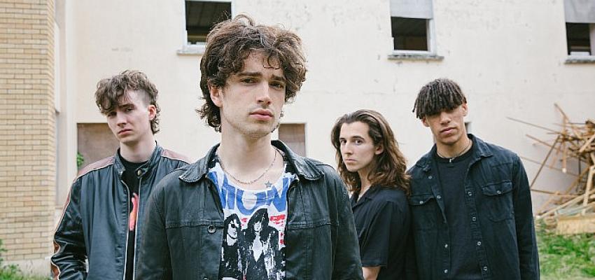 iyimserligi-ve-isyankarligi-birlestiren-ozgun-tarzlariyla-indie-rock-sahnesinde-yukselen-inhaler-zorlu-psmde-arctic-monkeysin-on-grubu-olarak-sahne-alacak.jpg