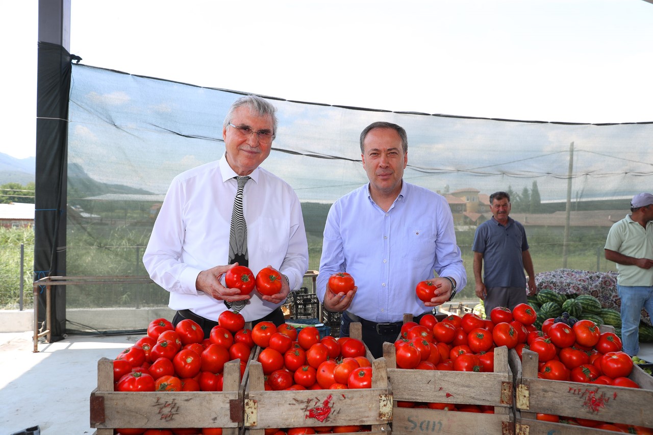 Çiftçinin alın teri bu tezgâhta