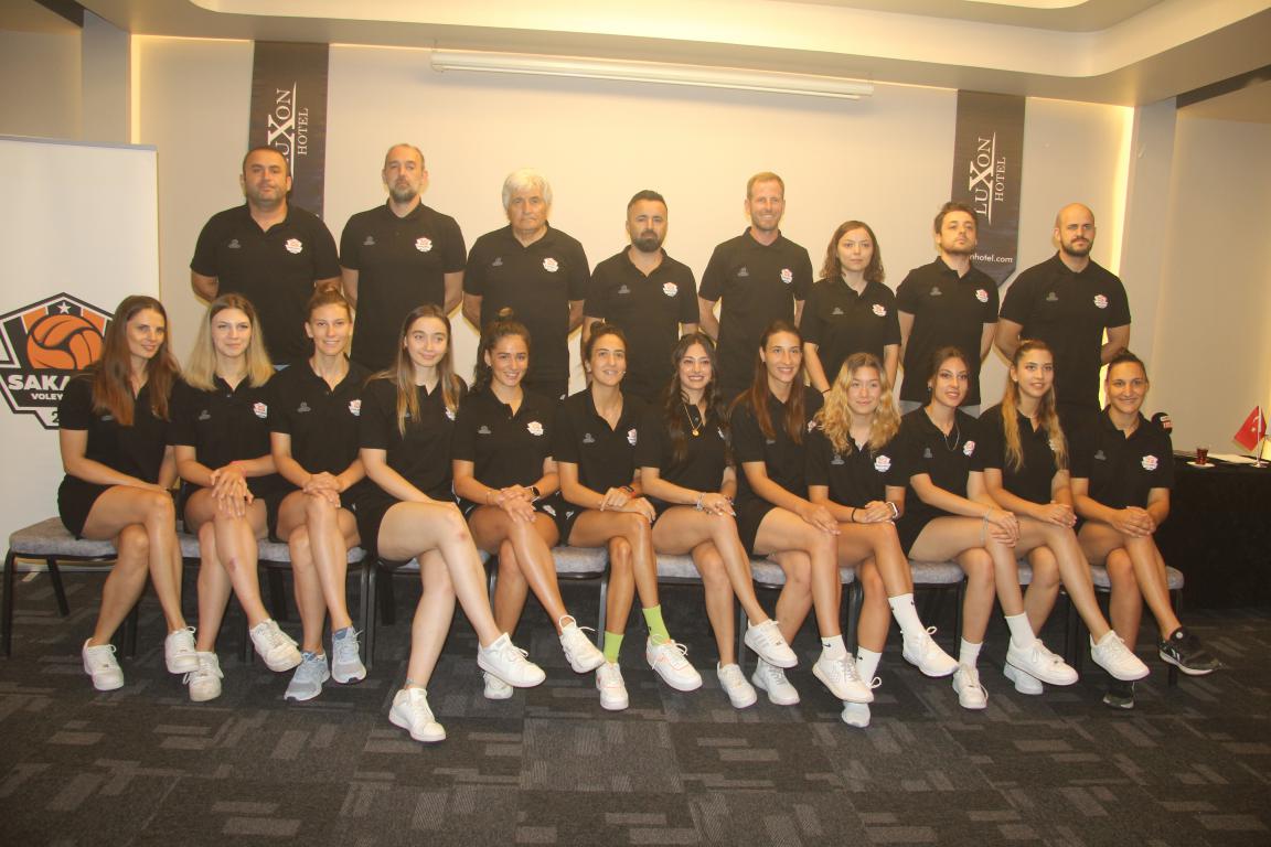 Sakarya Voleybol’da sezon öncesi imza töreni (9) - Kopya