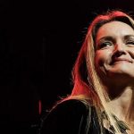 julide-ozcelik-yapi-kredi-bomontiada-world-akustiksahnesinde.jpg