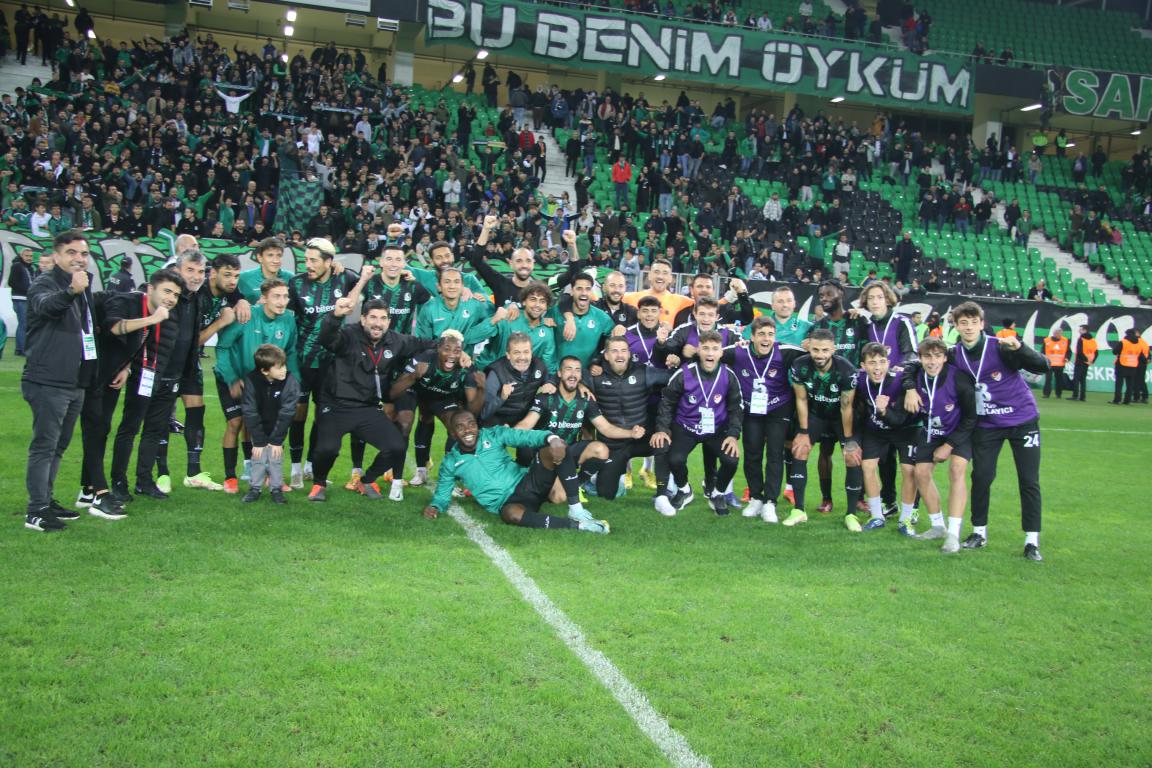 sakaryaspor 2022 maç sono sevinç (10)