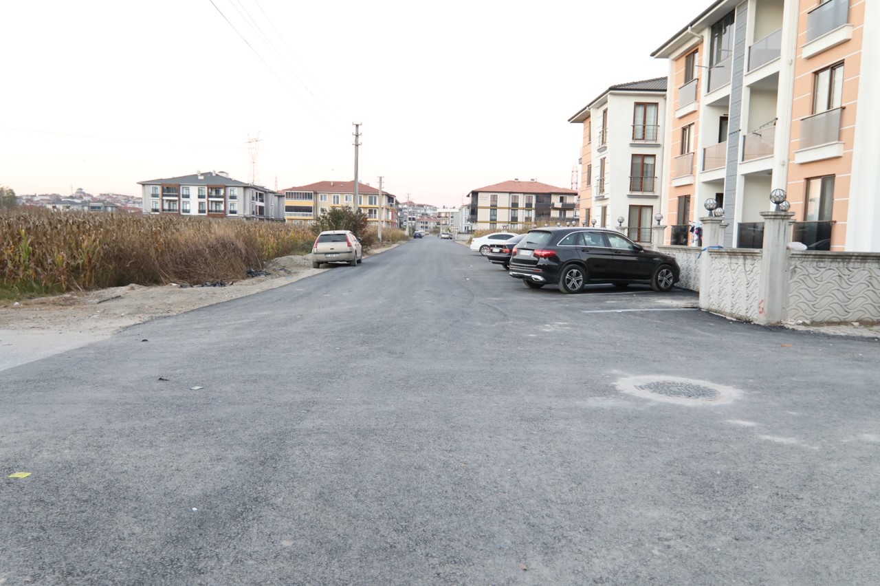 ERENLER’DE SOKAKLAR ASFALT İLE YENİLENİYOR (5)