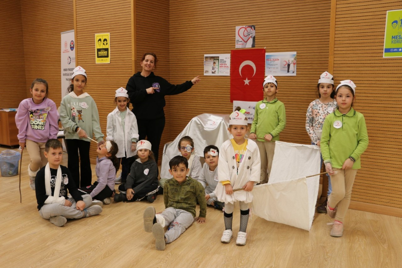 SGM drama öğrencilerinden