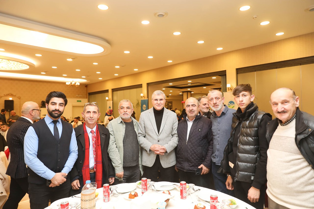 Yüce gazetecileri özel günde misafir etti (13)