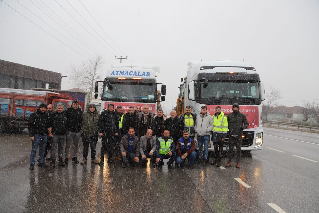 27 GÖNÜLLÜ OPERATÖR VE İŞ MAKİNALARI DEPREM BÖLGESİNE GİDİYOR
