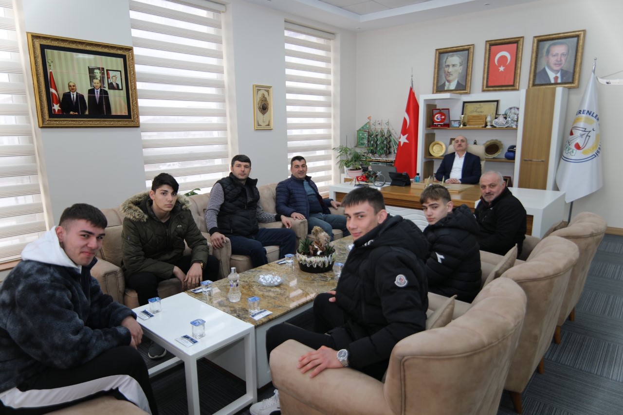 BAŞKAN FEVZİ KILIÇ ŞAMPİYON JUDOCULARI AĞIRLADI (2)