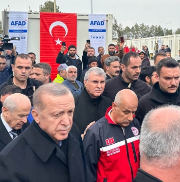 Başkan Yüce Adıyaman'da Cumhurbaşkanı Erdoğan’a bilgi verdi “Depremin izleri süratle siliniyor”