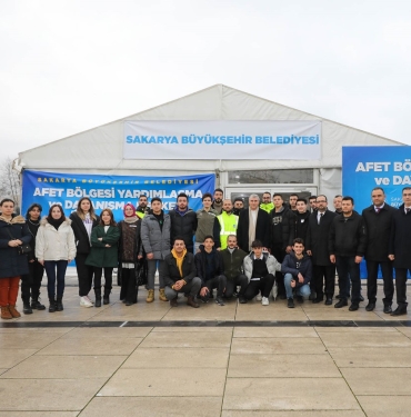 Depremin izlerini silmek için büyük çaba