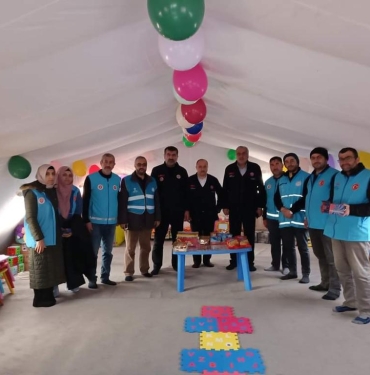MÜSİAD Sakarya Şubesi depremzede çocukların neşesi oldu (4)