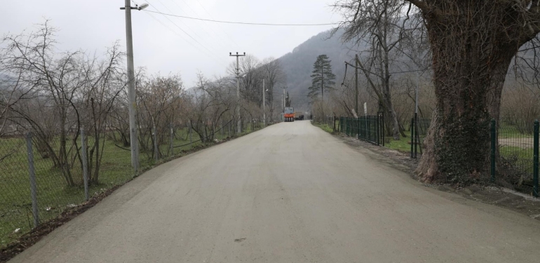Akyazı Ballıkaya’da beton yol çalışmaları tamamlandı