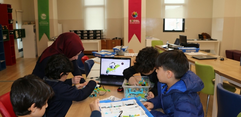 Bilim ve Teknoloji Haftasında Milli araçlar robotikle buluştu