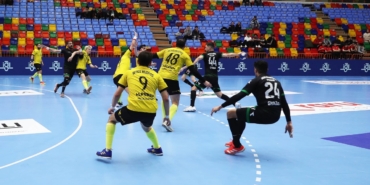 Hentbol kupaya yarı