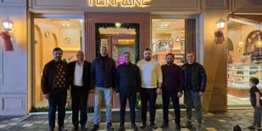 Dostlar; meşhur Yekpare Pastanesi’nde iftarda buluştu (3)