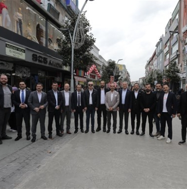 Heyeti Depremzede Çocuklar İçin Bayram Alışverişi Yaptı