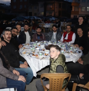 Sevgi Yıldırım, Bayilerini ve komşularını İftar ‘da buluşturdu (17)