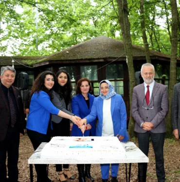 HEMŞİRELER GÜNÜ'NÜ AİLELERİYLE BİRLİKTE KUTLADILAR