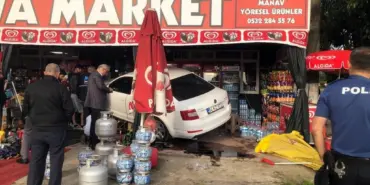 KONTROLDEN ÇIKAN OTOMOBİL MARKETE DALDI
