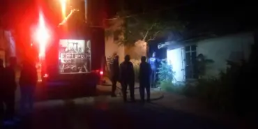 İKİ KATLI EVDE ÇIKAN YANGIN SÖNDÜRÜLDÜ