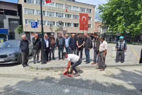 SEÇİM SONUÇLARI İÇİN İLÇE MEYDANINDA KURBAN KESTİ