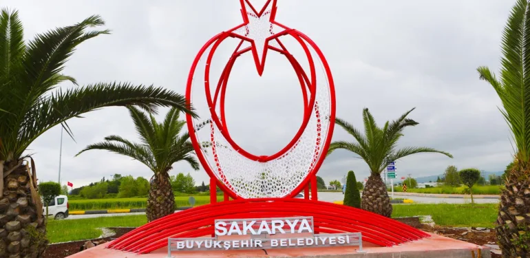 Ay Yıldız'la süslüyor