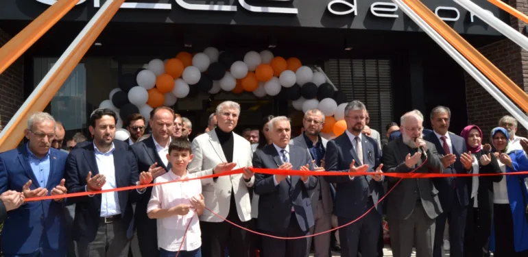 BİZCE DEKOR YENİ YERİNDE AÇILDI. (1)