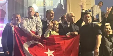 Belediye Başkanı Alemdar coşkulu kalabalığa Offrod aracı üstünden seslendi (1)