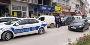 KAYITSIZ PLAKA İLE TRAFİĞE ÇIKTI, 20 BİN TL CEZA YEDİ PTS'YE TAKILAN HAFİF TİCARİ ARAÇ POLİSİ HAREKETE GEÇİRDİ