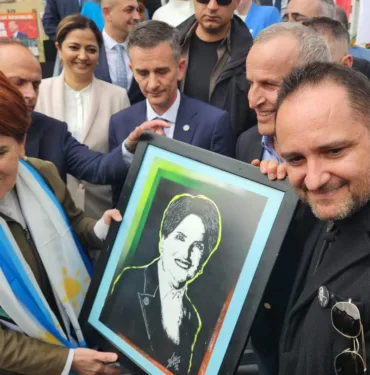 Meral Akşener’in portresini yapıp kendisine hediye etti (8)