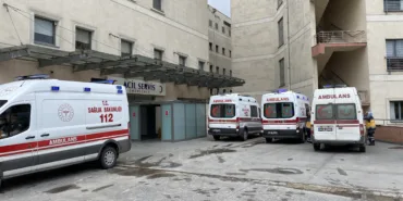 10 ÖĞRENCİ HASTANELİK OLDU OKULDA TÜKETTİKLERİ YİYECEKLERDEN ZEHİRLENME ŞÜPHESİYLE HASTANEYE BAŞVURDULAR