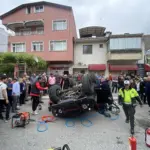 TAKLA ATAN OFF-ROAD ARACINI GÖRENLER BÖLGEYE KOŞTU TAKLA ATAN ARAÇTA SIKIŞAN SÜRÜCÜYÜ İTFAİYE KURTARDI